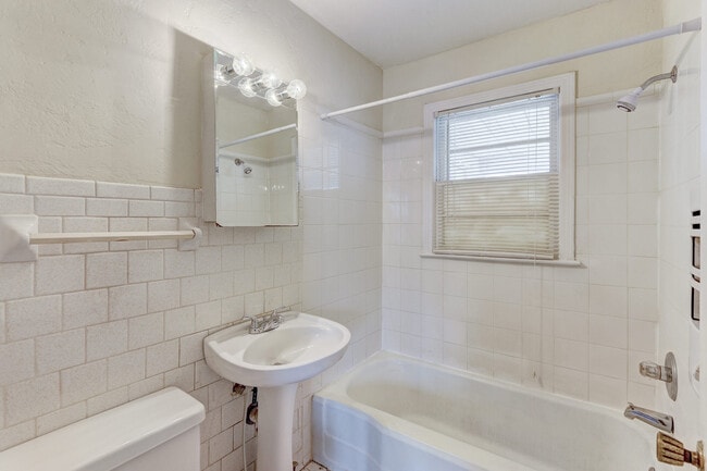Building Photo - Welcome to the Bethany 2 Bedroom, a charmi...