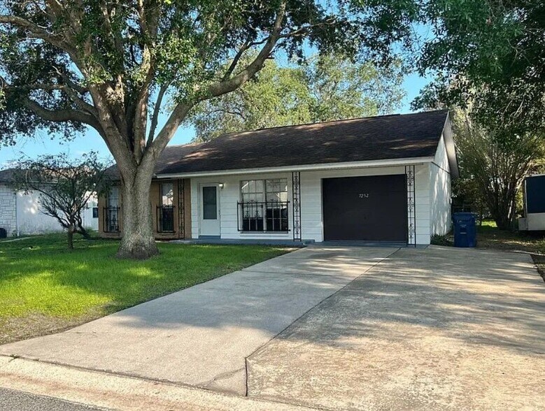 Primary Photo - 7252 Abington Ave