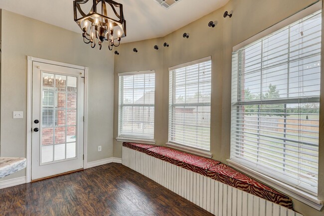 Building Photo - 1605 Silver Oak Dr