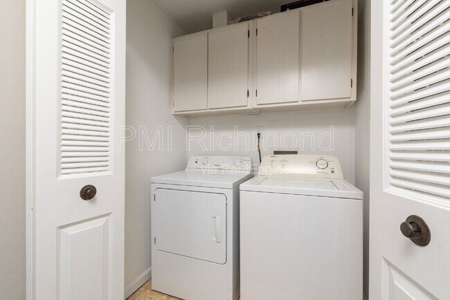 Building Photo - 1617 Congressional Ct