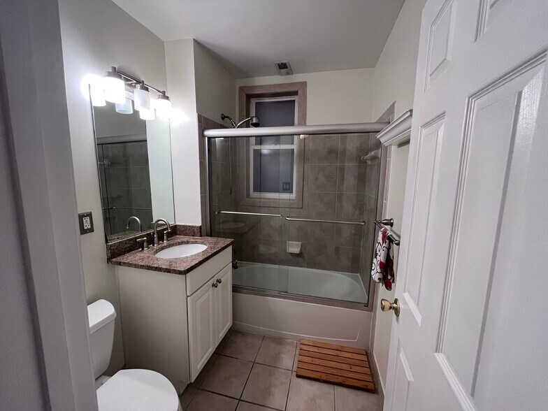 Building Photo - 1438 Columbia Rd NW