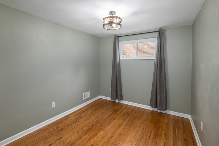 second bedroom - 108 Preston Dr
