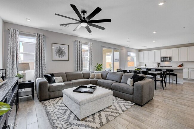 Building Photo - 871 Benning St