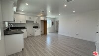 Building Photo - 9011 Holmes Ave