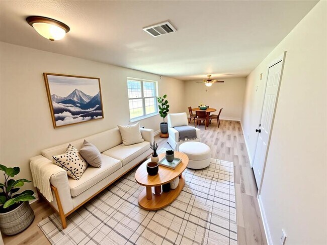 Building Photo - 14106 White Heather Dr