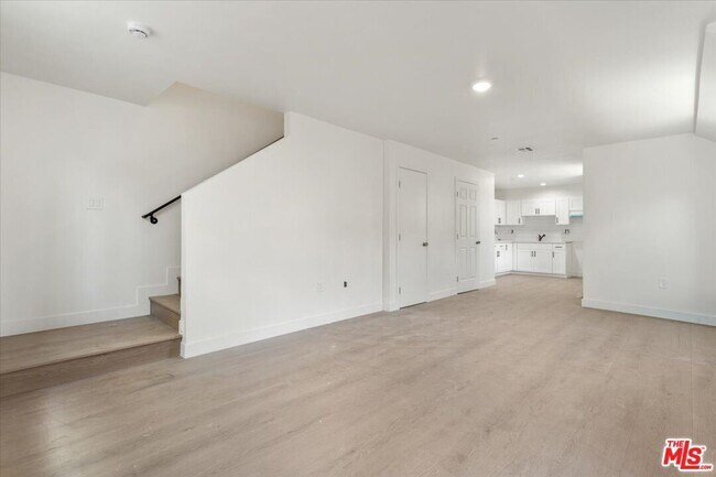 Building Photo - 835 E 33rd St