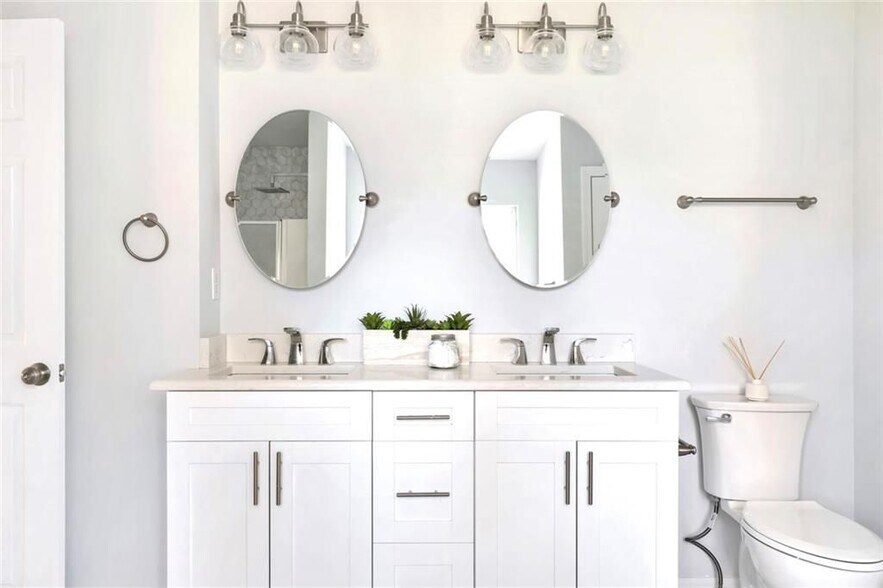 Building Photo - 56 Holly Rd NW