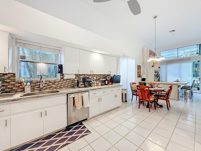 Building Photo - 11853 Fountainside Cir