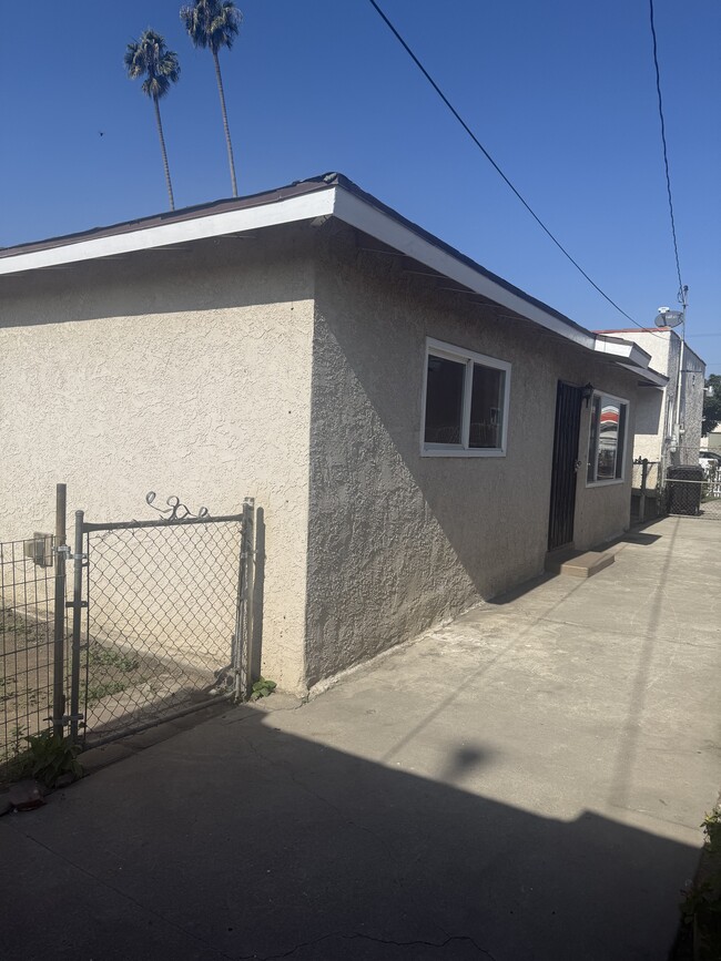 Building Photo - 1250 E 87th St