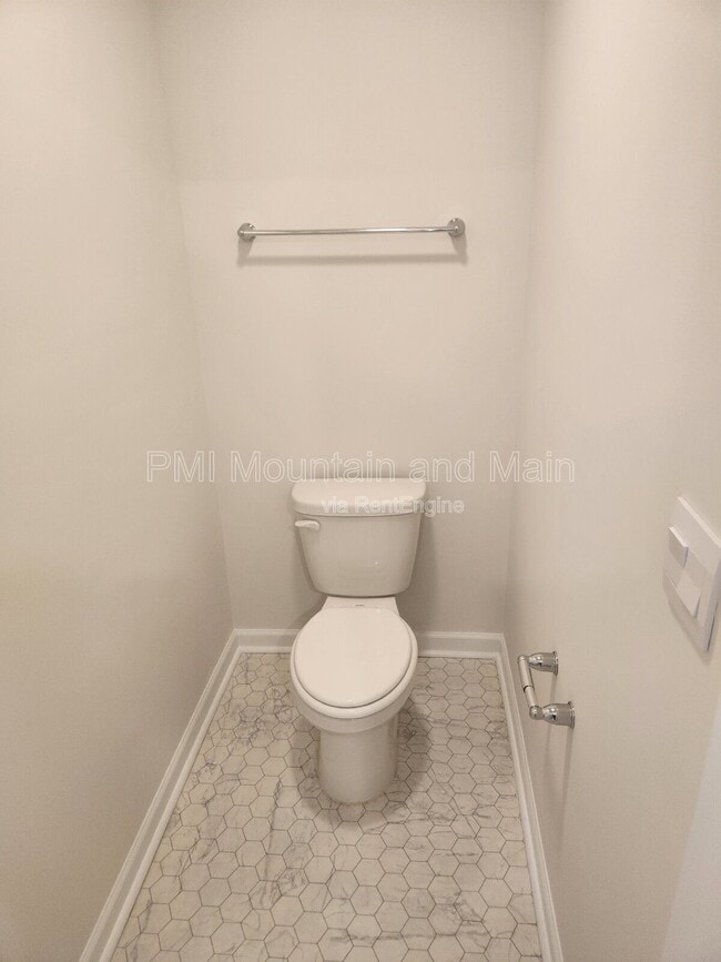 Building Photo - 568 Country Oak Dr