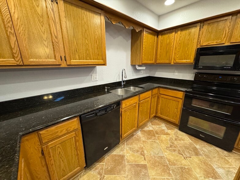 Kitchen - 5510A TOWNSEND PL