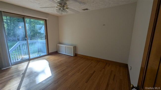 Building Photo - 362 Strawtown Rd