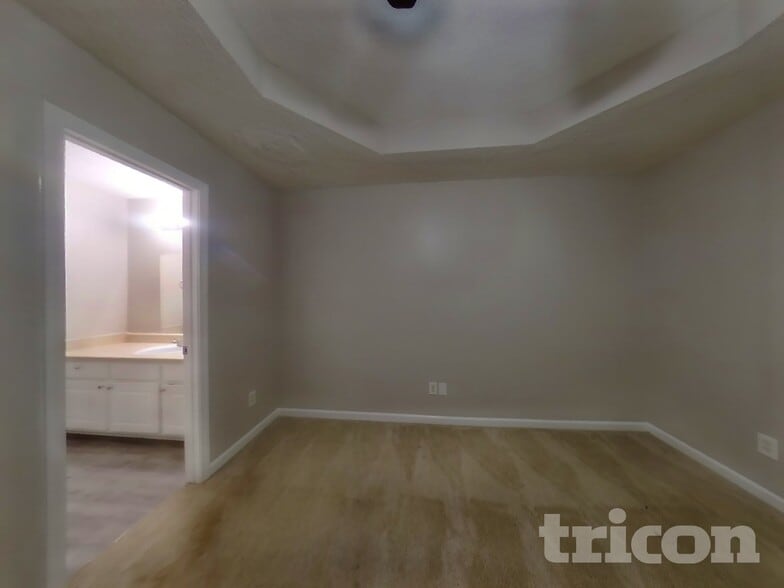 Building Photo - 2024 Meadow Glen Cir