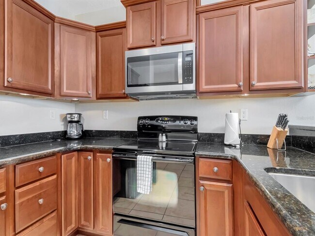 Building Photo - 13941 Clubhouse Dr