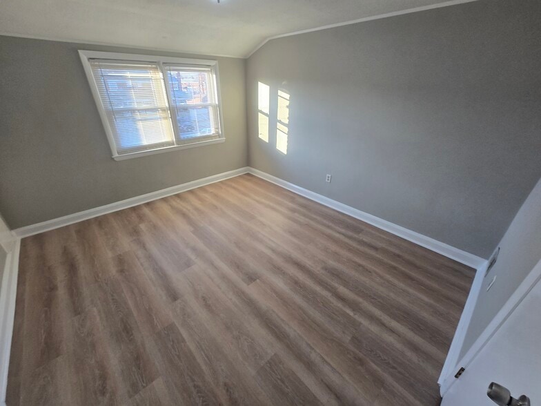 Building Photo - 1926 Guy Way