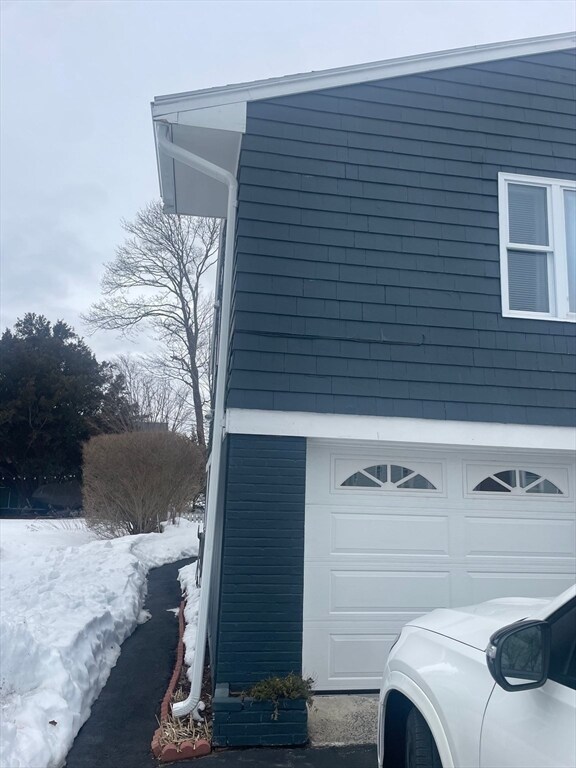 Building Photo - 8 Rock Cliff Rd