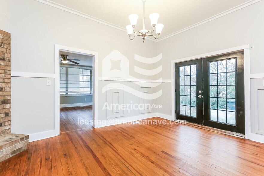 Building Photo - 605 W 7th Ave