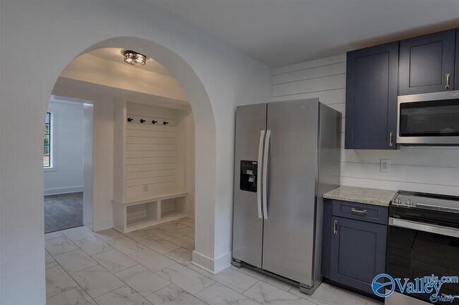 Building Photo - 1122 NE Wellman Ave