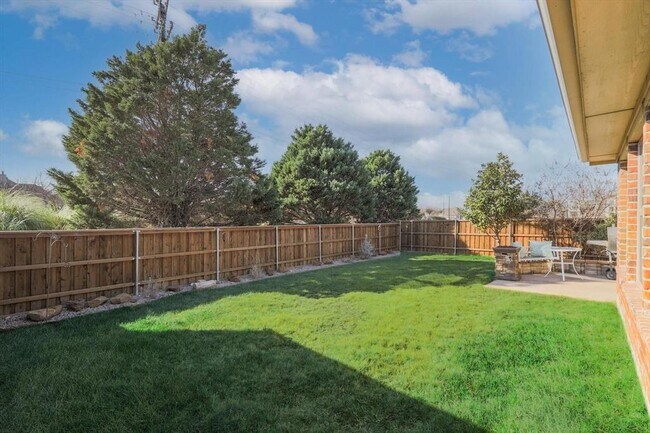 Building Photo - 1369 Tree Top Dr