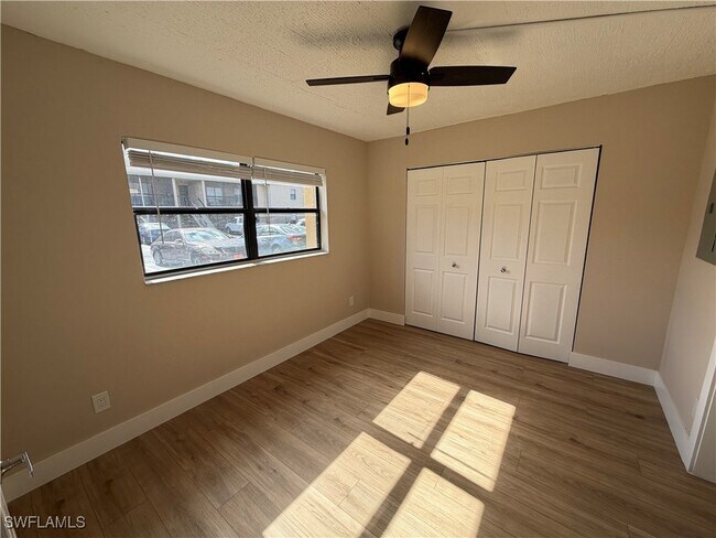 Building Photo - 5315 Summerlin Rd