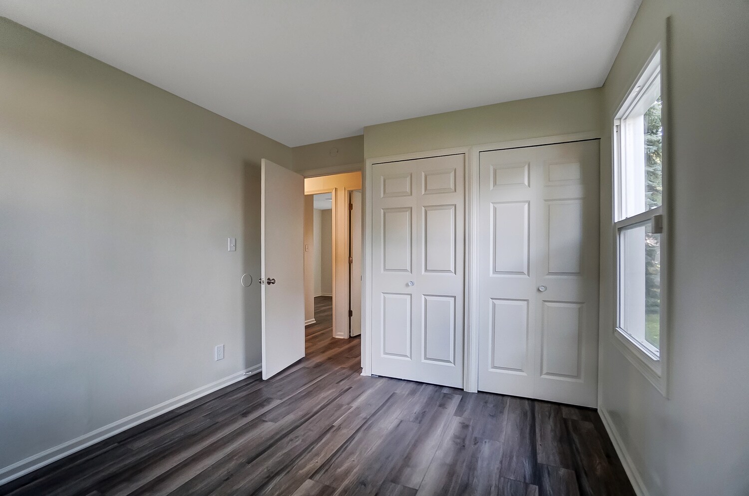 Building Photo - 1107 Larch Ln