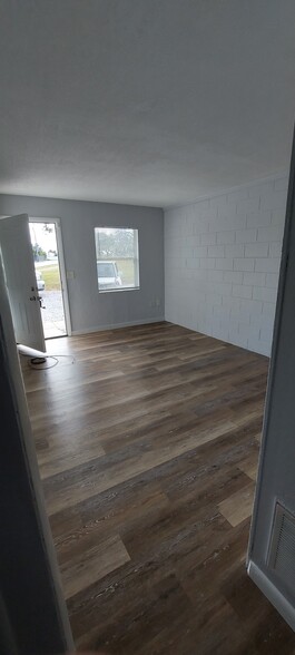 Building Photo - 2070 Avocado Ave