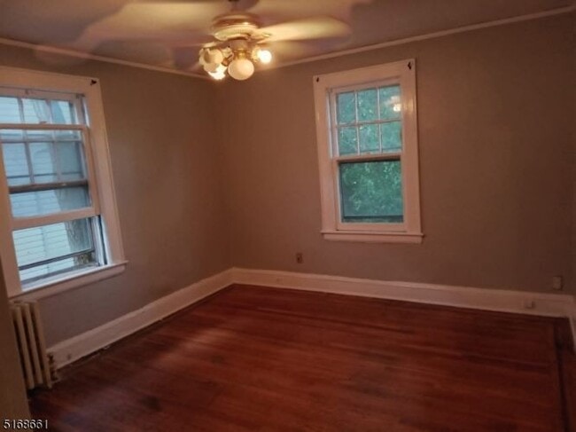 Building Photo - 570 N Maple Ave