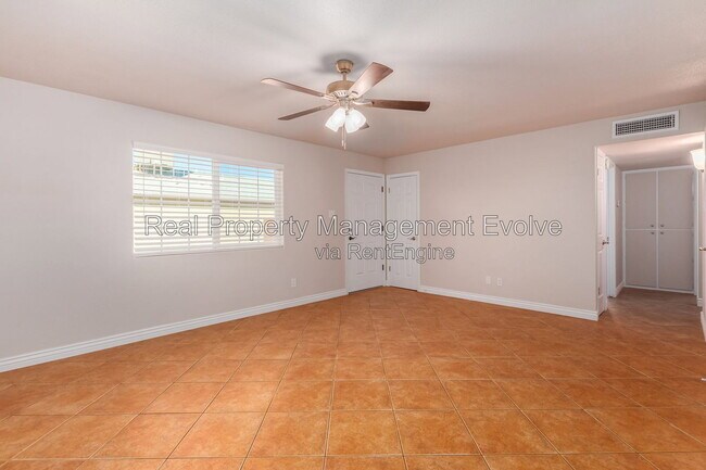 Building Photo - 5438 S 46th Pl