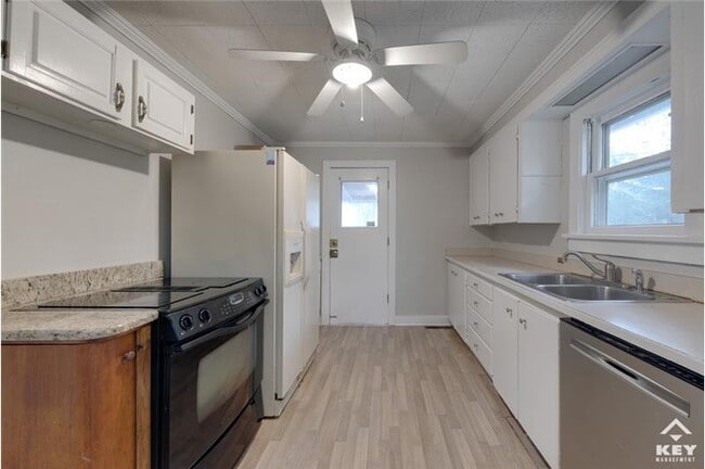 Building Photo - 705 S Pershing Ave