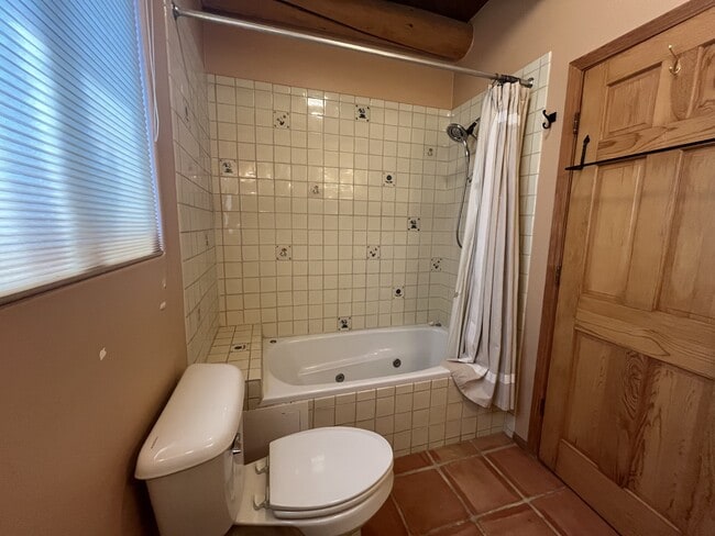 Building Photo - 120 Los Cordovas
