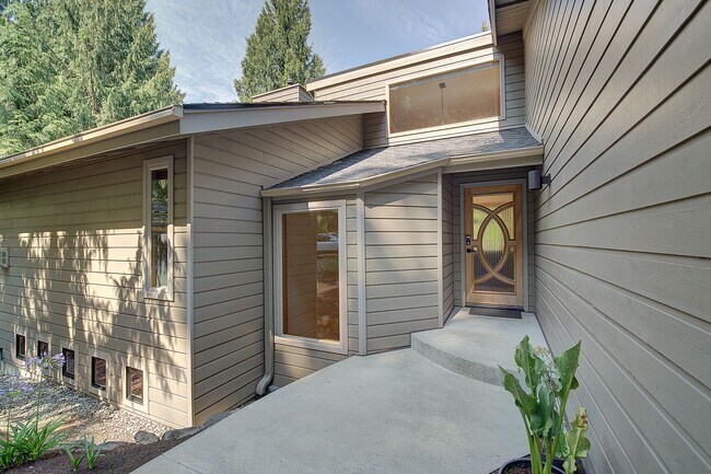 Building Photo - 4bd/3ba Sammamish House