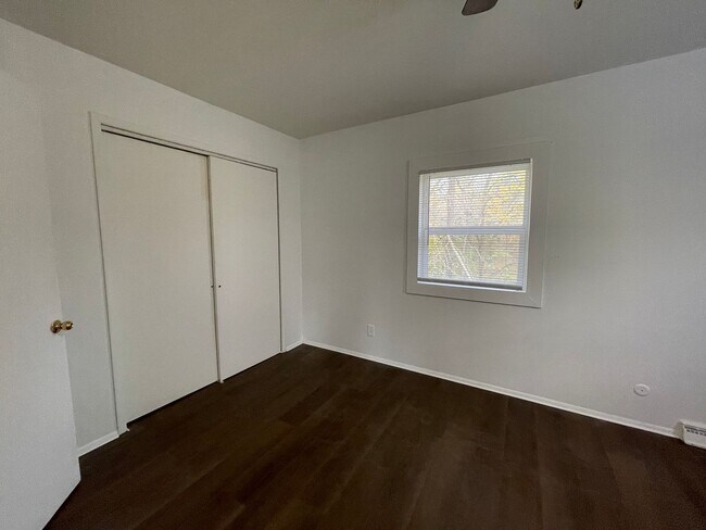 Building Photo - Abbott Court Apartments