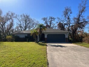 Building Photo - Bring your dog! 2 bedroom, 2 bath, Single...