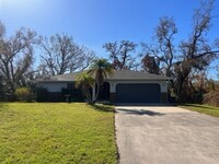 Building Photo - Bring your dog!  2 bedroom, 2 bath, Single...