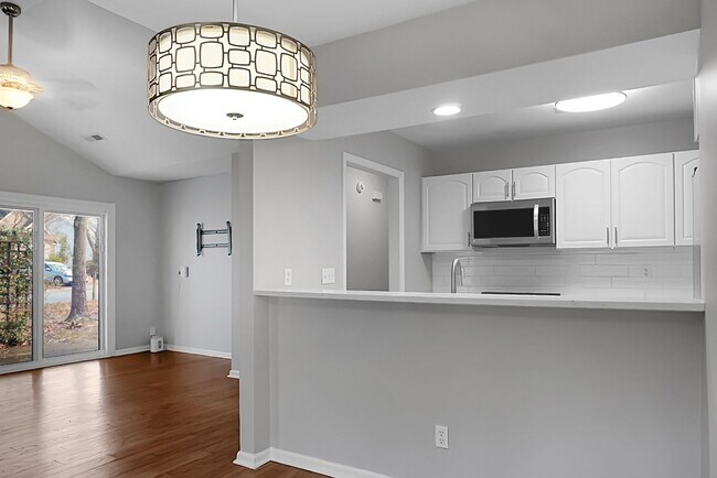 Building Photo - **$500 Off First Months Rent** Charming 3 Bedroom 2 bathroom ready for you to call home!