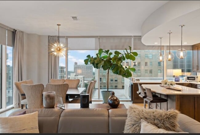 Building Photo - Centerpointe- Urban luxury living!!