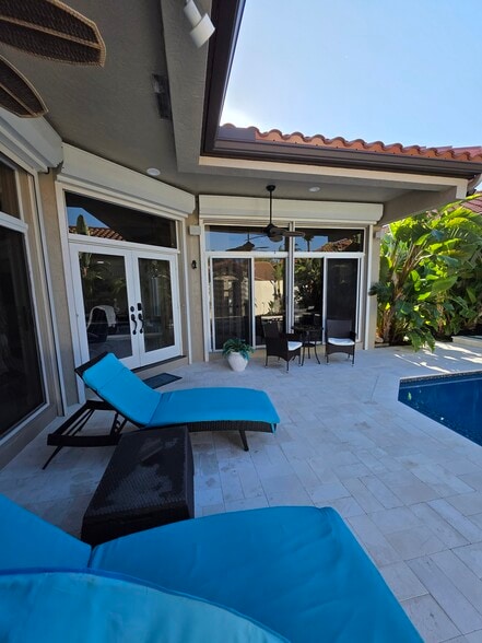 Building Photo - 23164 Via Stel