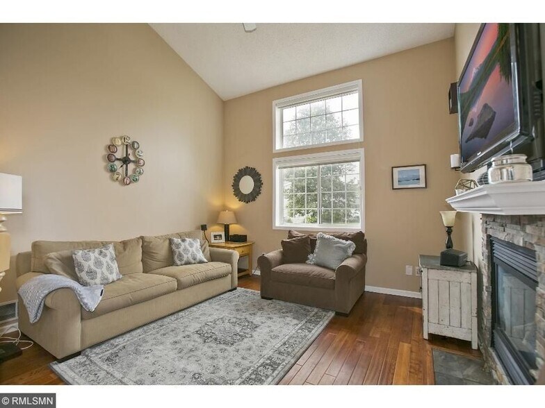 Building Photo - 17647 Hackberry Ct