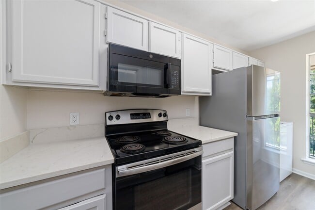 Building Photo - 3770 Lovers Wood Ln