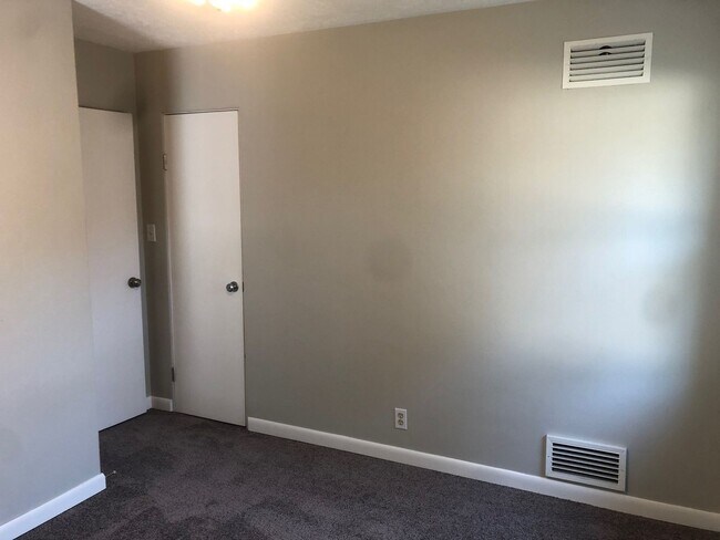 Building Photo - 3-Bedroom Home in a Charming Neighborhood!