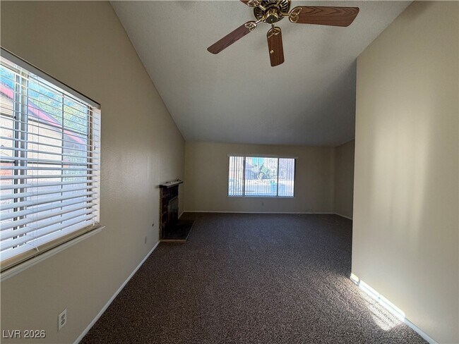 Building Photo - 1560 Elaine Dr