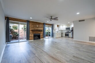 Building Photo - 63 Springhedge Ct St