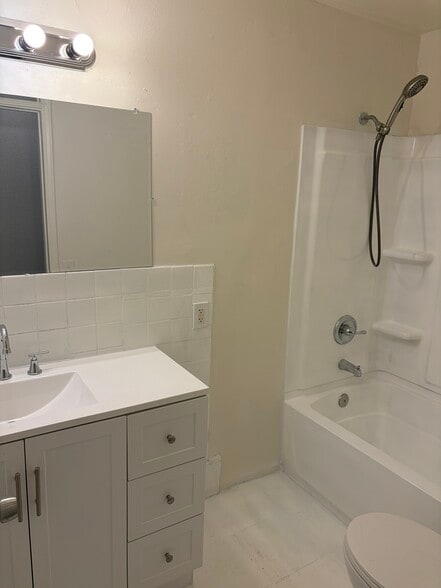 Building Photo - 6062 Vierra Ln