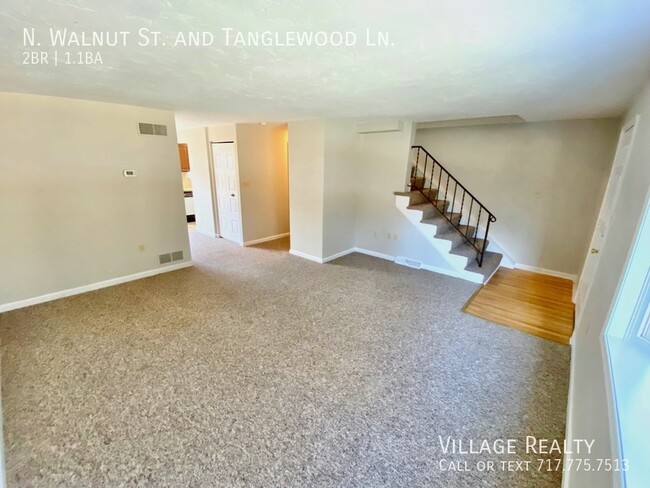 Building Photo - Spacious END-UNIT 3-BR Townhome in Dallast...