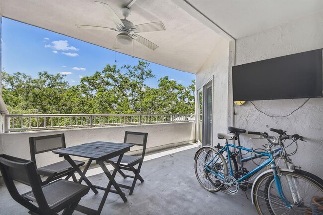 Building Photo - 762 S Village Cir