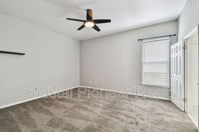 Building Photo - 6105 S Elkins Ave