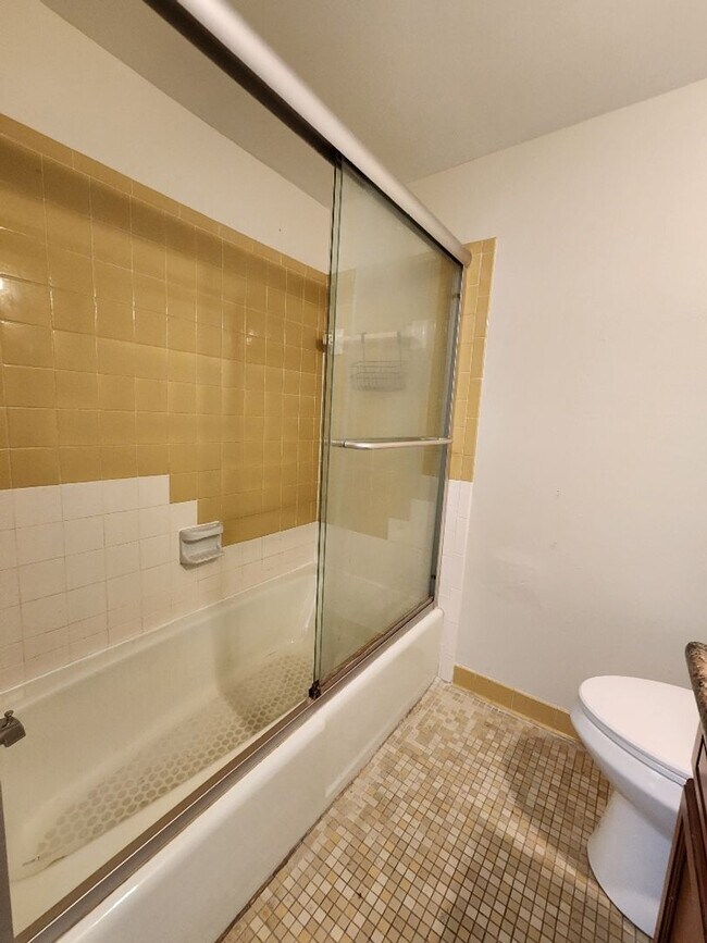 Building Photo - Gorgeous 3-Bedroom, 2.5-Bathroom Townhome ...