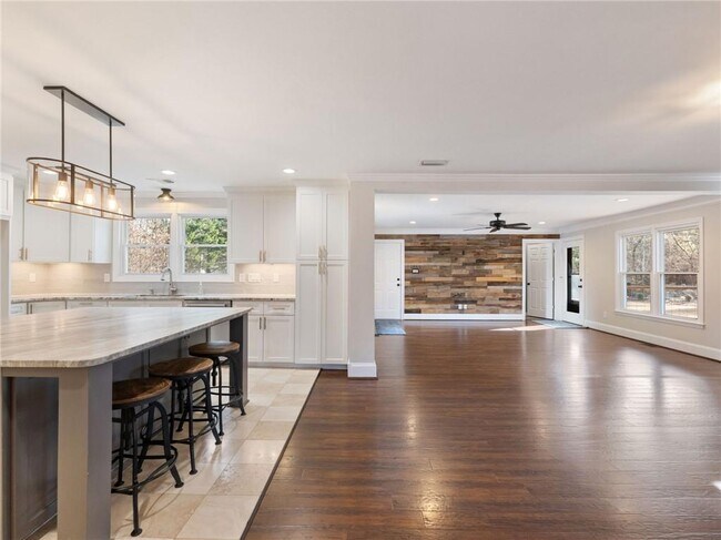 Building Photo - 3965 Hamilton View Way NE