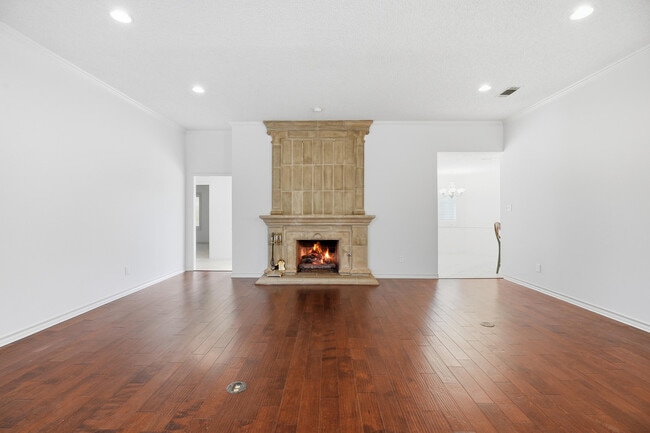 Building Photo - 4215 95th St