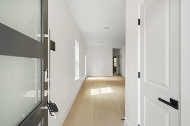 Building Photo - 4314 Stassen St